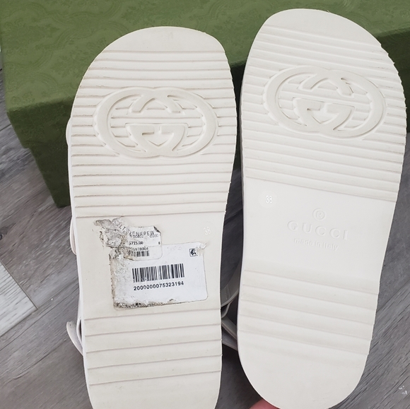 ***SOLD***100% Authentic Gucci Isla Buckled Rubber Sandals White Sz 38 - Picture 8 of 11